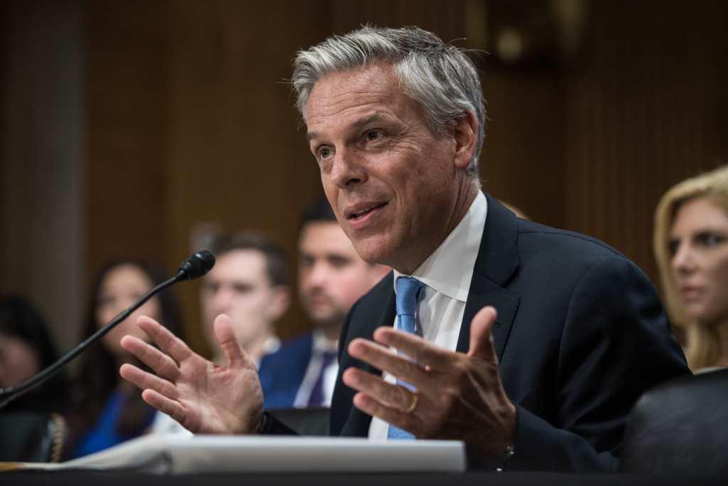 La confirmación de Huntsman se produce en medios de ciertas tensiones entre Rusia y Estados Unidos, después de que Moscú expulsara a más de 700 diplom