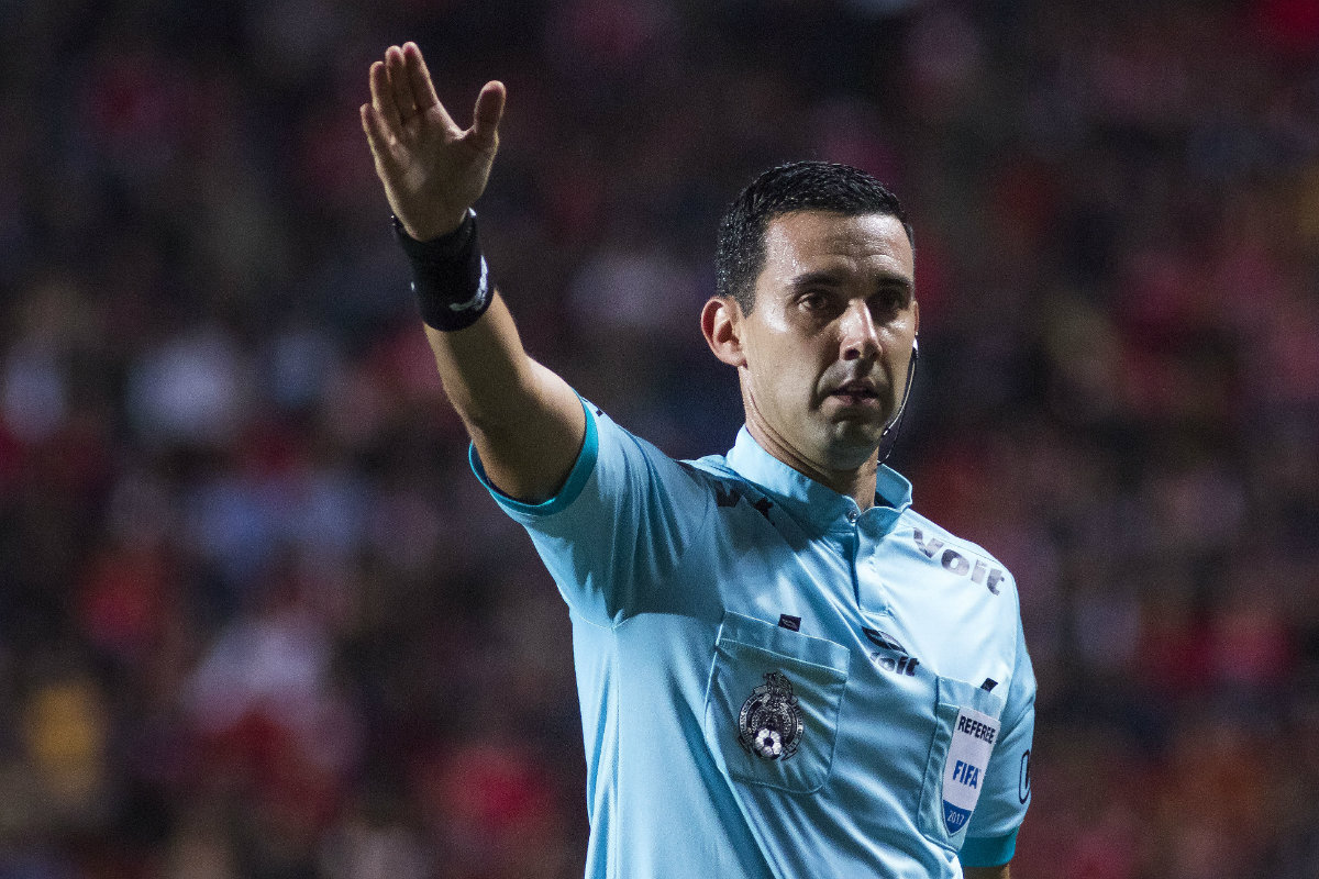 César Arturo Ramos, árbitro de la Liga MX