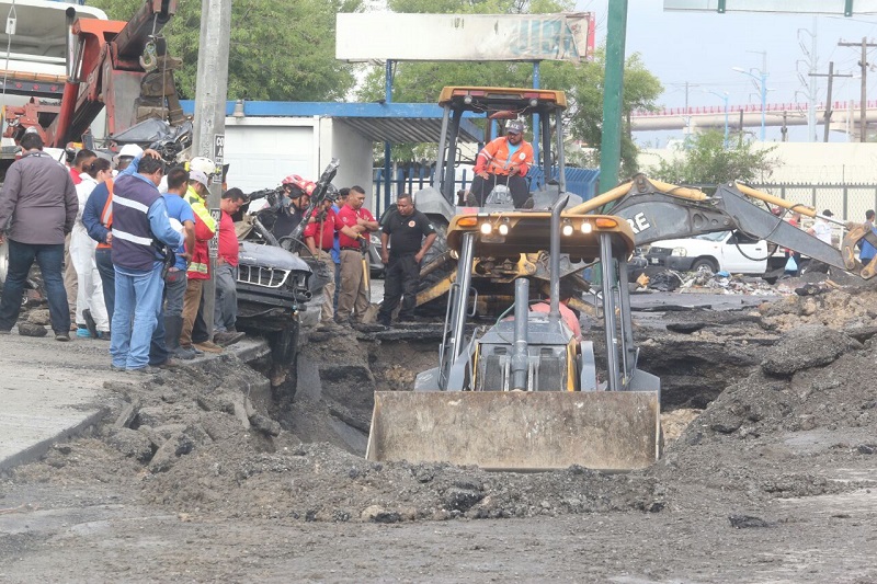 Elementos de Protección Civil se encontraron realizando maniobras de rescate para buscar el cuerpo.
