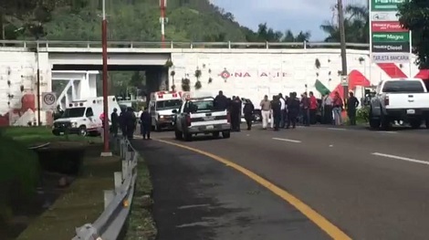 Los cinco cuerpos quedaron al interior de dos camionetas.