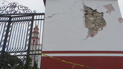 El templo dominico de la Virgen de la Asunción en Amecameca, que data de 1554, cerrado por afectaciones. 