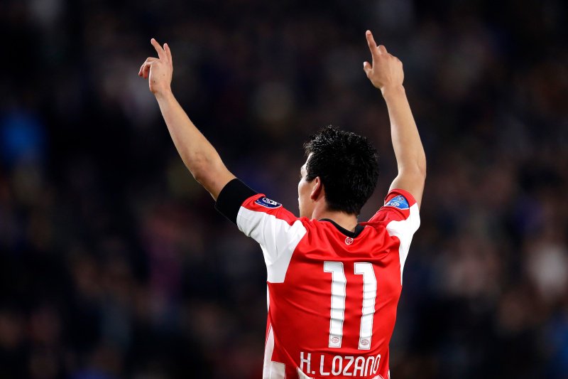 Hirving Lozano marca doblete ante el Willem II