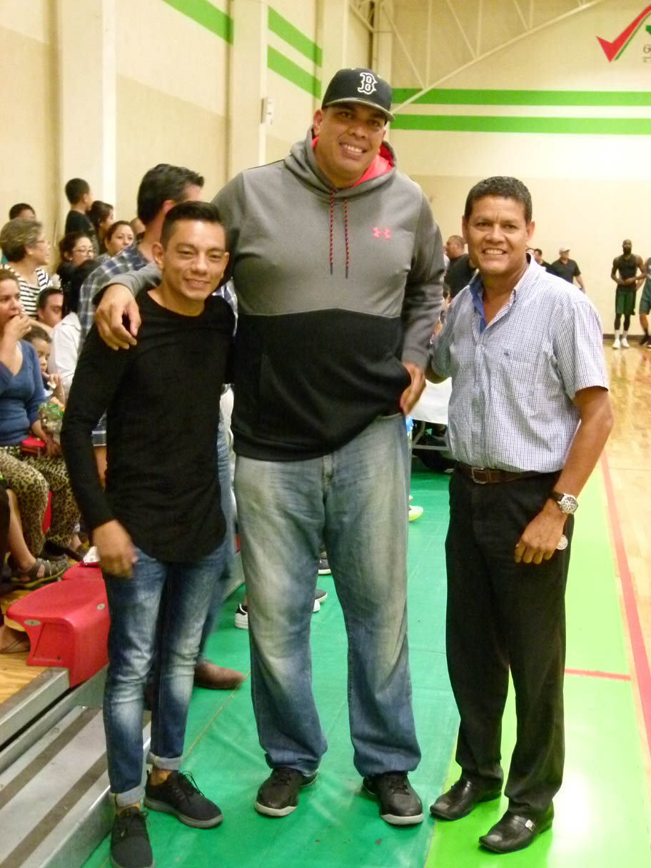 El ex jugador de la NBA, expresó que hay que darle más seguimiento a la práctica del basquetbol.