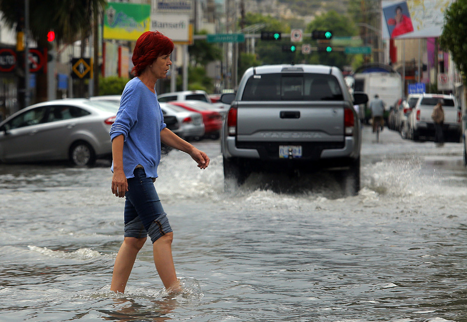 Las lluvias de esta semana ocasionaron una vez más la molestia de la iniciativa privada.