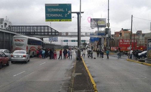 Los vecinos exigen restablecer el suministro de agua.