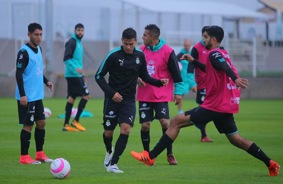 Santos enfrenta este domingo a Puebla en el TSM.