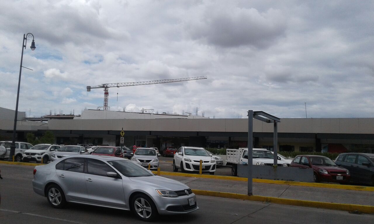 El atraco ocurrió en una joyería ubicada dentro de Plaza Patria.