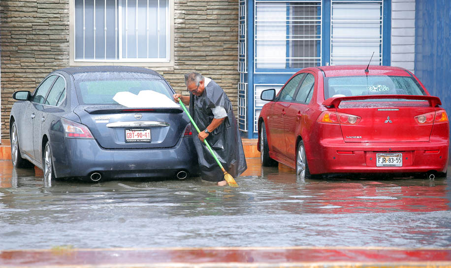 Luego de las inundaciones, los comercios y varias zonas de Torreón son afectadas de gravedad.