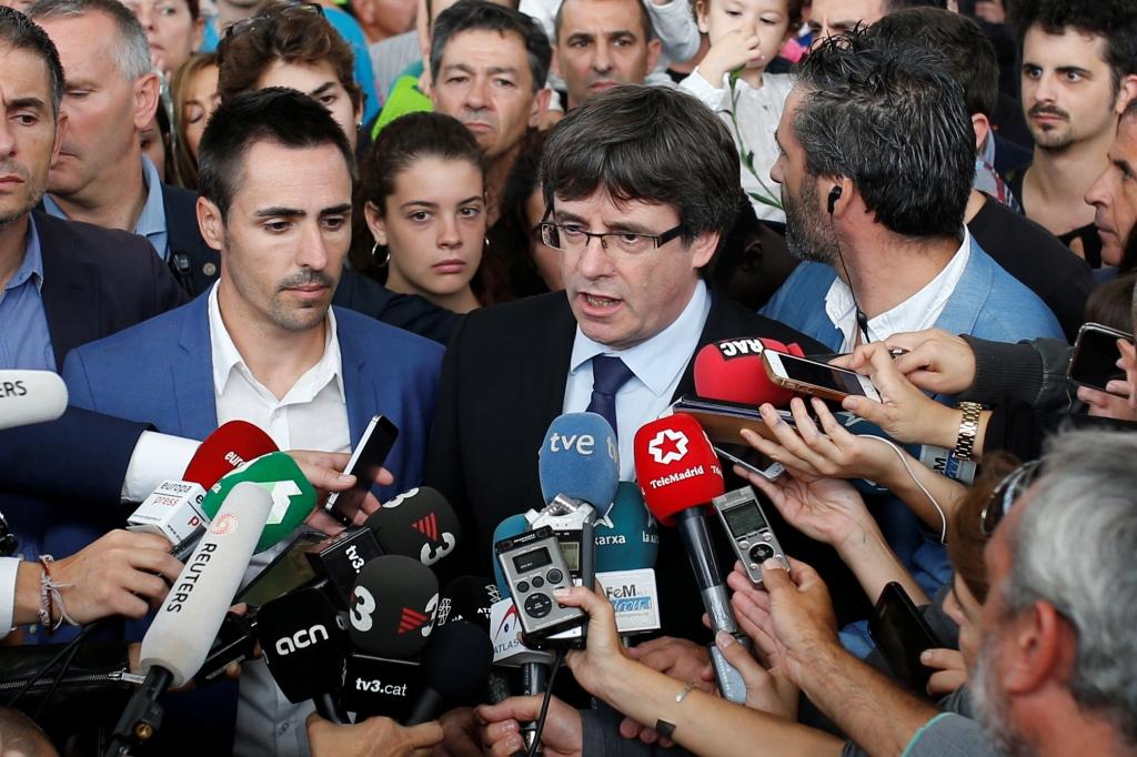 Puigdemont denunció la "vulneración" de derechos y libertades y apeló directamente a la Unión Europea, que no puede seguir mirando a "otro lado" y tie