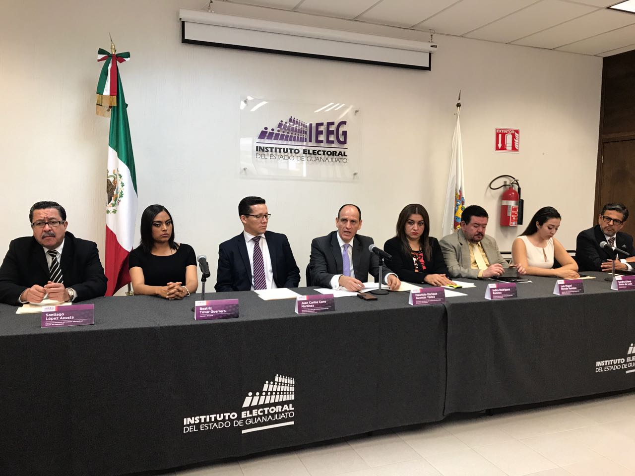 El Secretario General del IEEG, Juan Carlos Cano (izq.), y el presidente consejero Mauricio Guzmán Yáñez (der.)