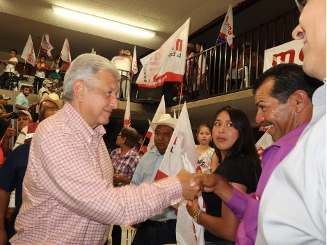 El dirigente nacional de Morena, Andrés Manuel López Obrador se reunió con su militancia en Chihuahua, con lo que concluye su gira por el estado.