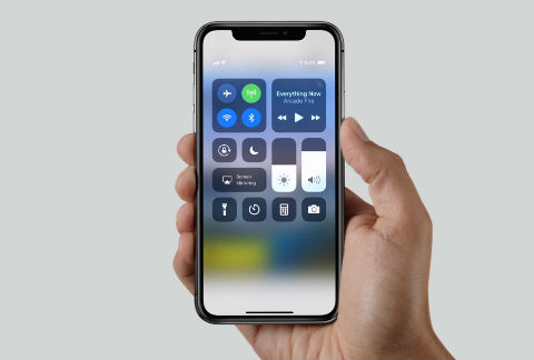 El iPhone X tiene una pantalla OLED y tendrá un precio de 999 dólares. 