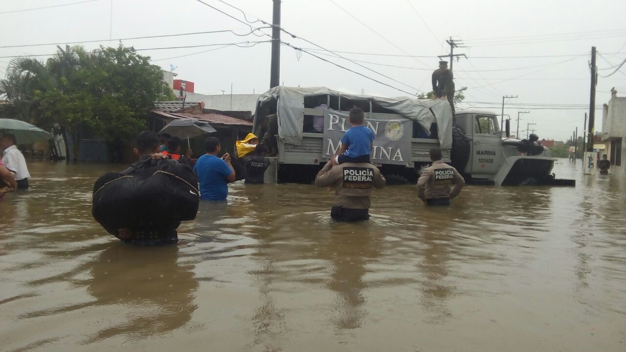 La Marina evacuó a personas.