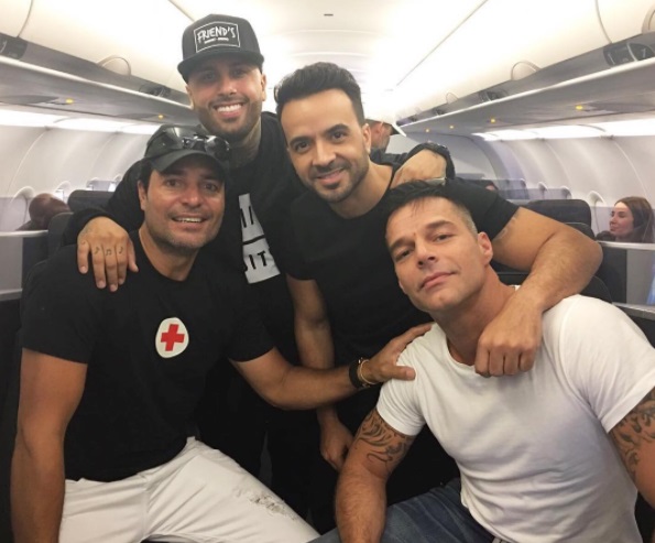 Luis Fonsi y Ricky Martin llegan a Puerto Rico. 