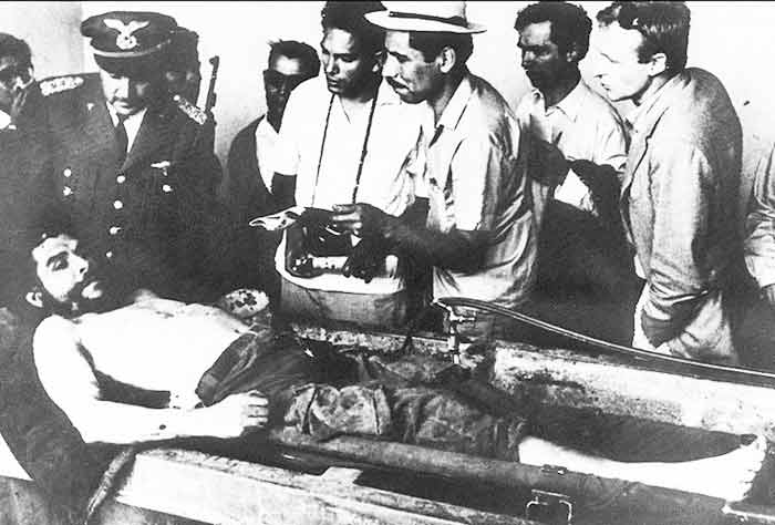 El Ché Guevara, en La Higuera, tras ser ultimado a tiros por el suboficial Mario Terán.