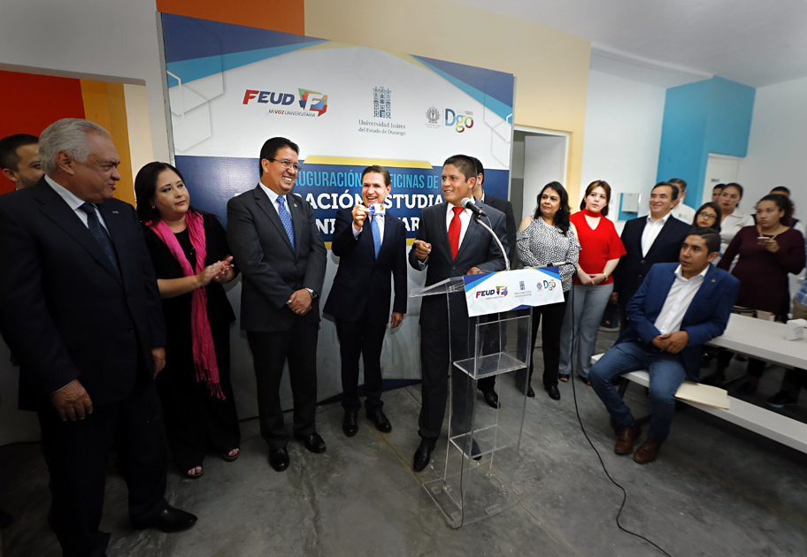 Gobernador de Durango inauguró el Centro de Atención al Estudiante.
