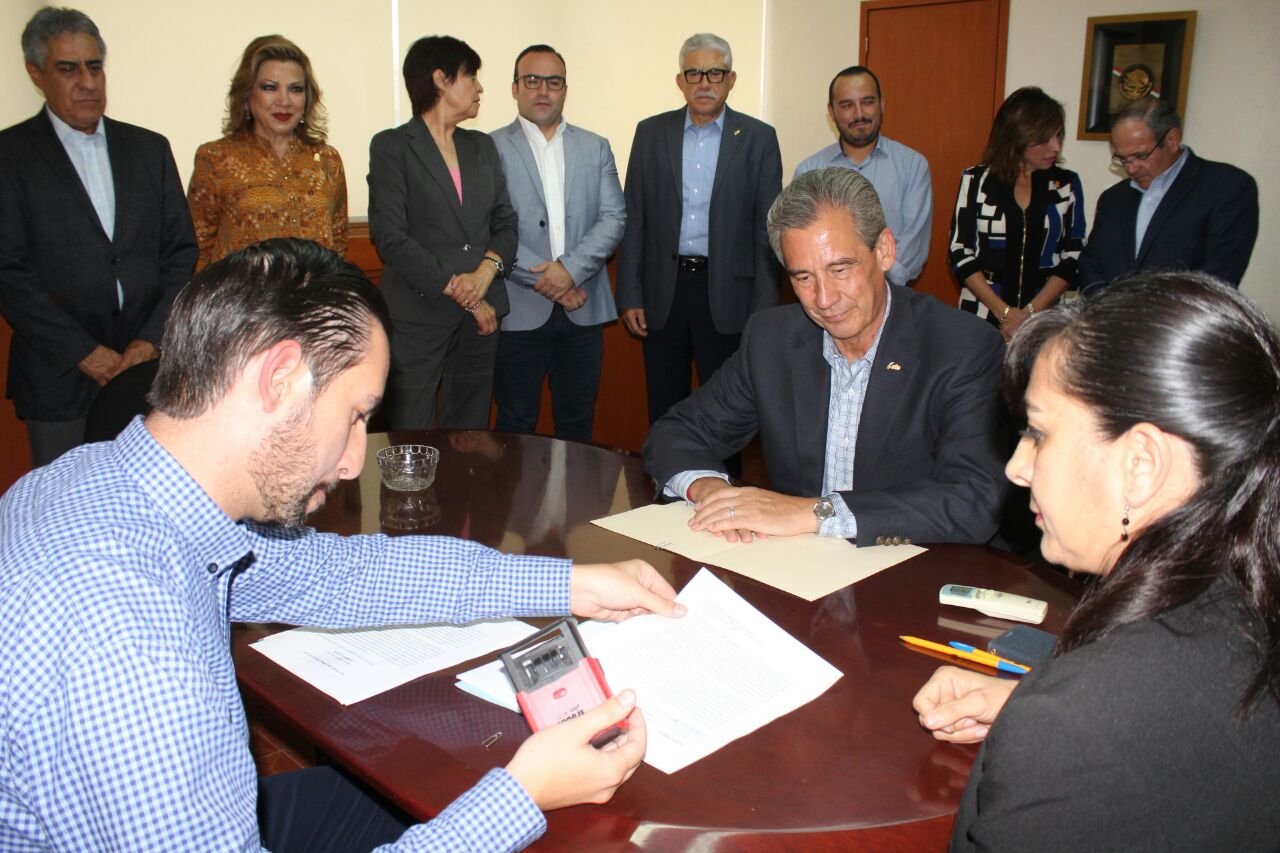 El alcalde de León Héctor López Santillana. 