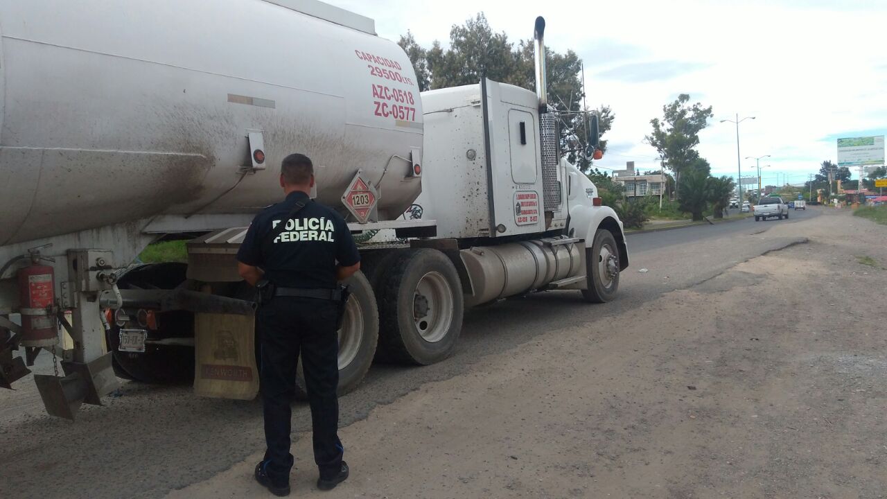 Agentes de la Policía Federal aseguraron 93 mil 959 litros de gasolina.