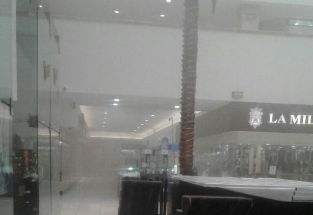 La plaza fue desalojada en su totalidad debido a la propagación del humo.