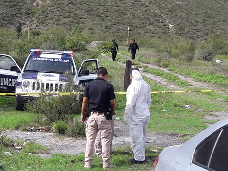 Los peritos recolectaron pistas que podrían esclarecer el caso.