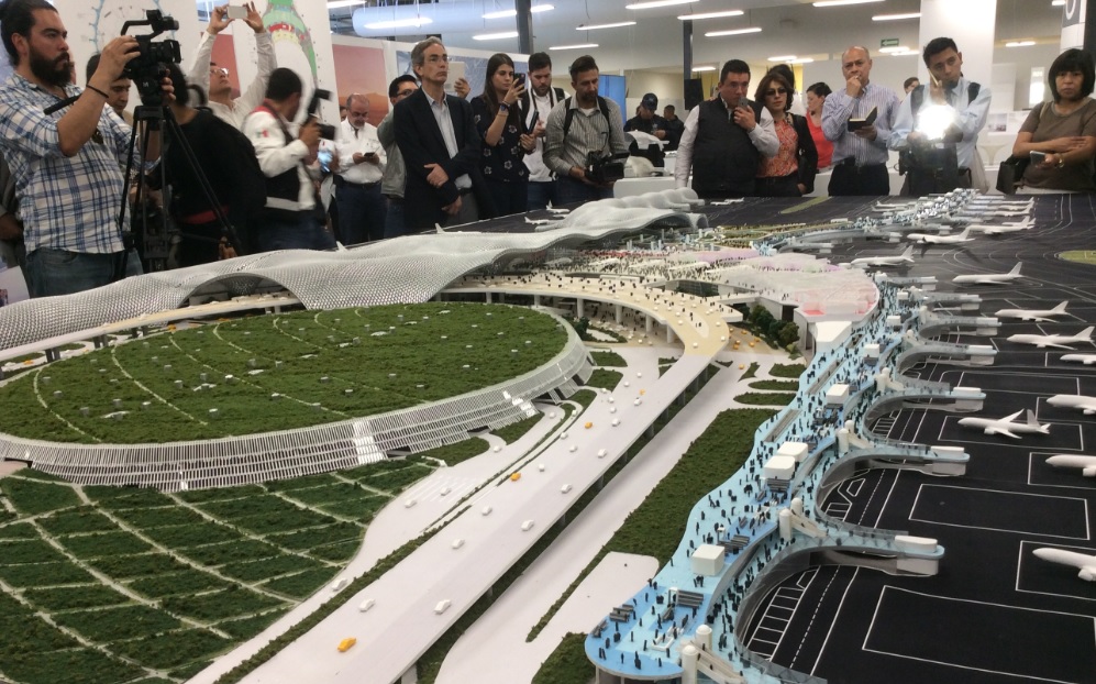 Maqueta del Nuevo Aeropuerto Internacional de la Ciudad de México.