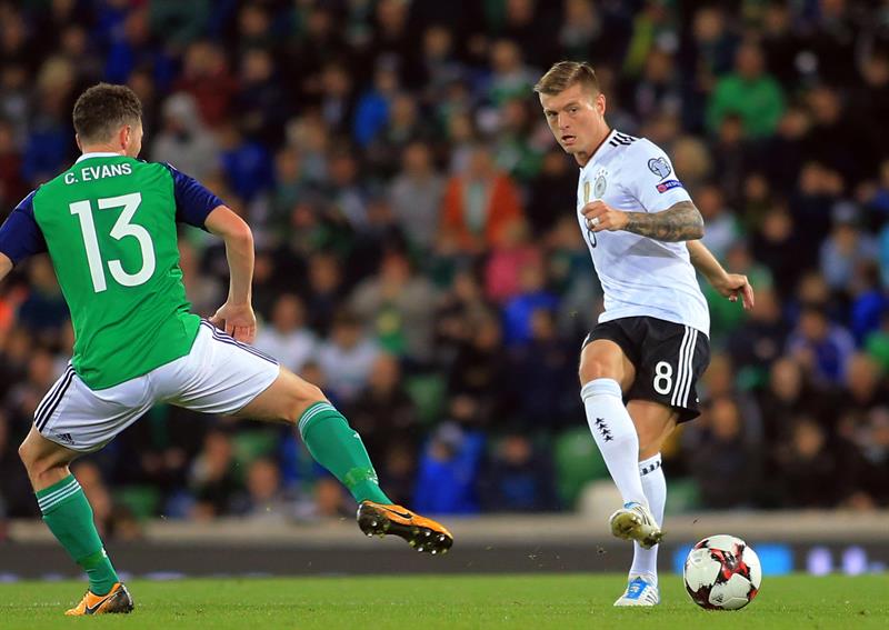 Toni Kroos en un partido entre Alemania e Irlanda del Norte