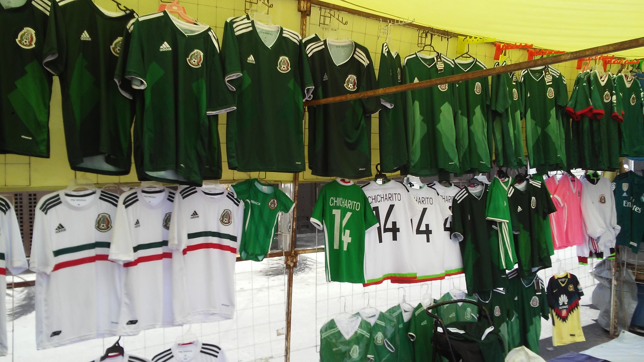 Vendedores 'madrugan' al Tri con nuevo jersey 