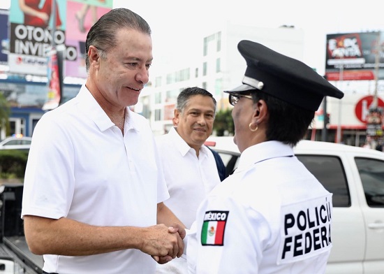 El mandatario dio el banderazo de salida a las nuevas unidades de seguridad. 
