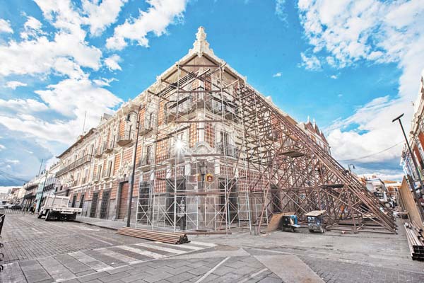 Para evitar cualquier riesgo, la Casa de Alfeñique, sede del Museo del Estado, está apuntalada, tanto en el interior, como en el exterior. 