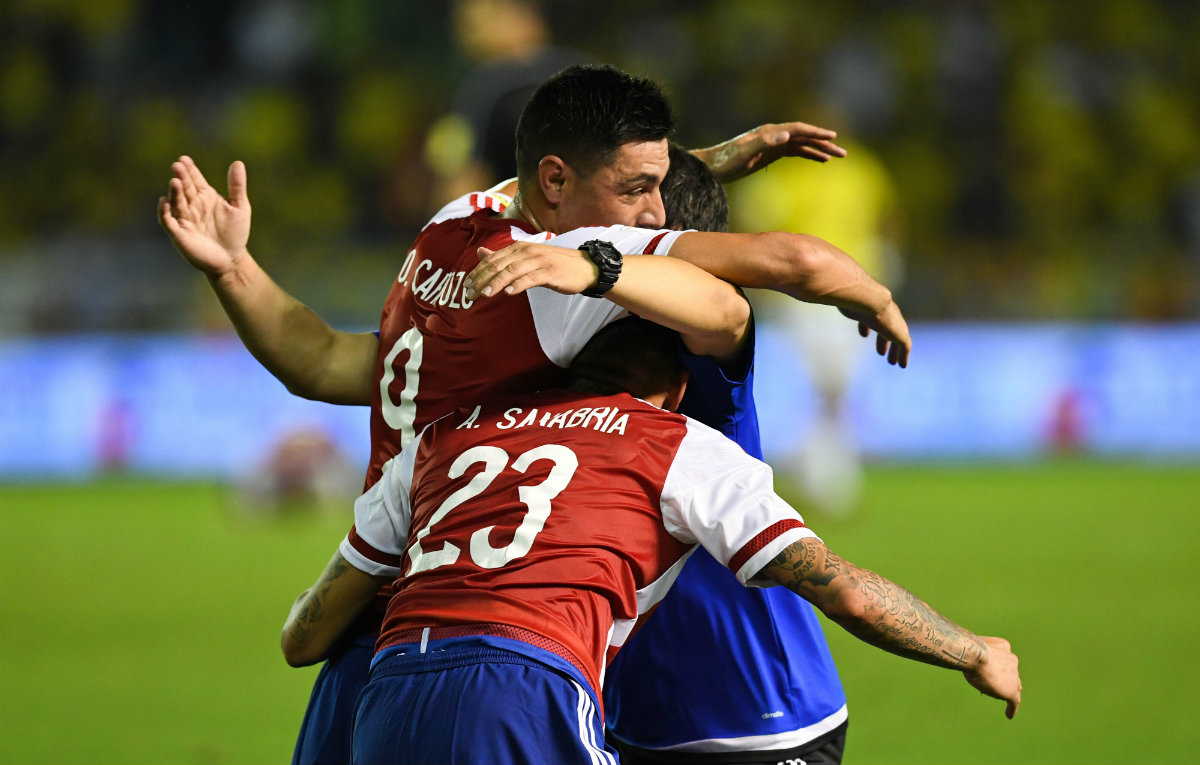 Con gol de último minuto Paraguay venció 2-1 a Colombia