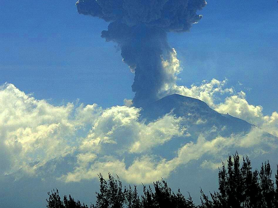 Sólo una de las explosiones superó los tres kilómetros de altura