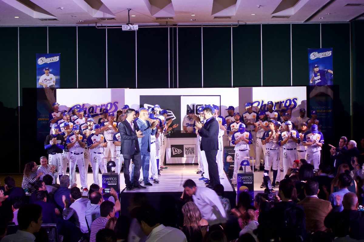 Los Charros presentaron en sociedad a sus 36 peloteros y staff del cuerpo técnico. 