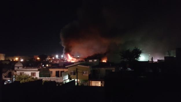 Usuarios de redes sociales reportaron haber escuchado explosiones. 