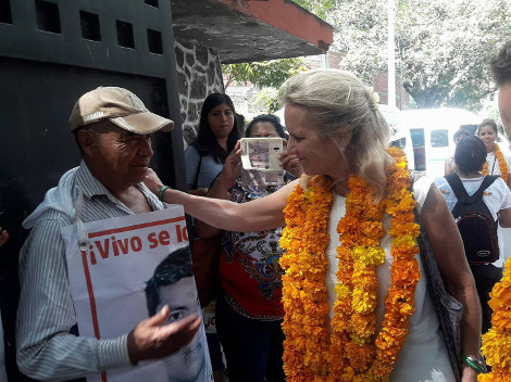 La directora del Centro Robert F. Kennedy para Derechos Humanos, Kerry Kenedy se reunió con padres de los 43 estudiantes desaparecidos en la sede de l