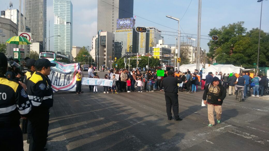 Los padres expresaron que temen que sus hijos pierdan el ciclo escolar por lo que hicieron un llamado a las autoridades para que los alumnos sean reub