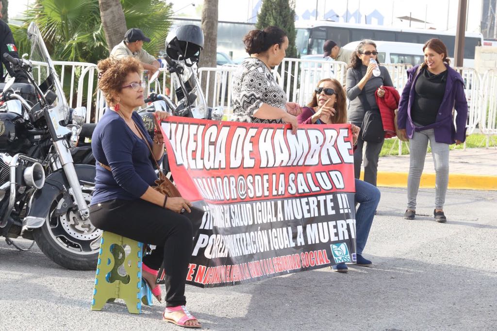 La manifestación se da en el marco del Congreso Nacional Ordinario de Trabajadores del IMSS en Saltillo.