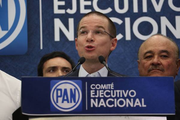 El presidente del PAN, Ricardo Anaya, culpó al PRI de querer dividir al partido.