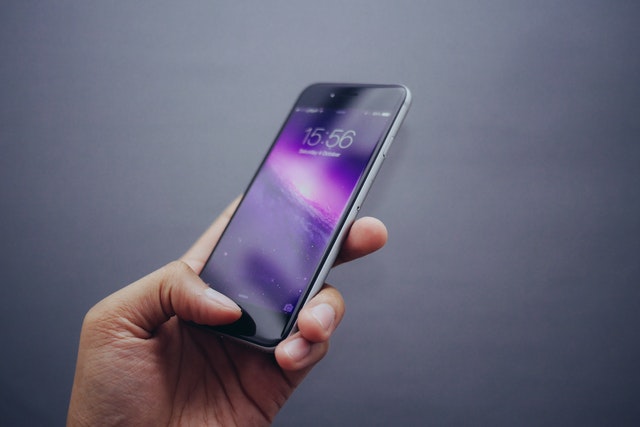 ¿Será que Apple 'alenta' los iPhones para que compres uno nuevo?