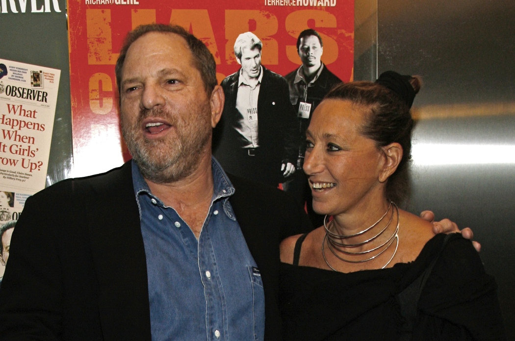 Donna Karan es amiga del productor Harvey Weinstein. 