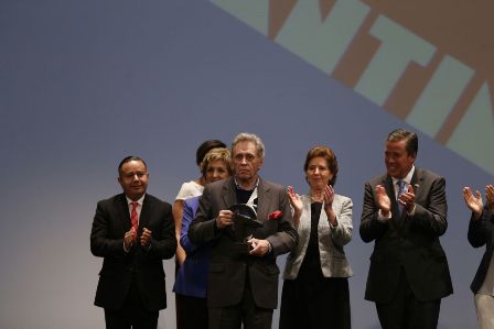 Entregan presea a Enrique Bátiz al inaugurarse el Festival
