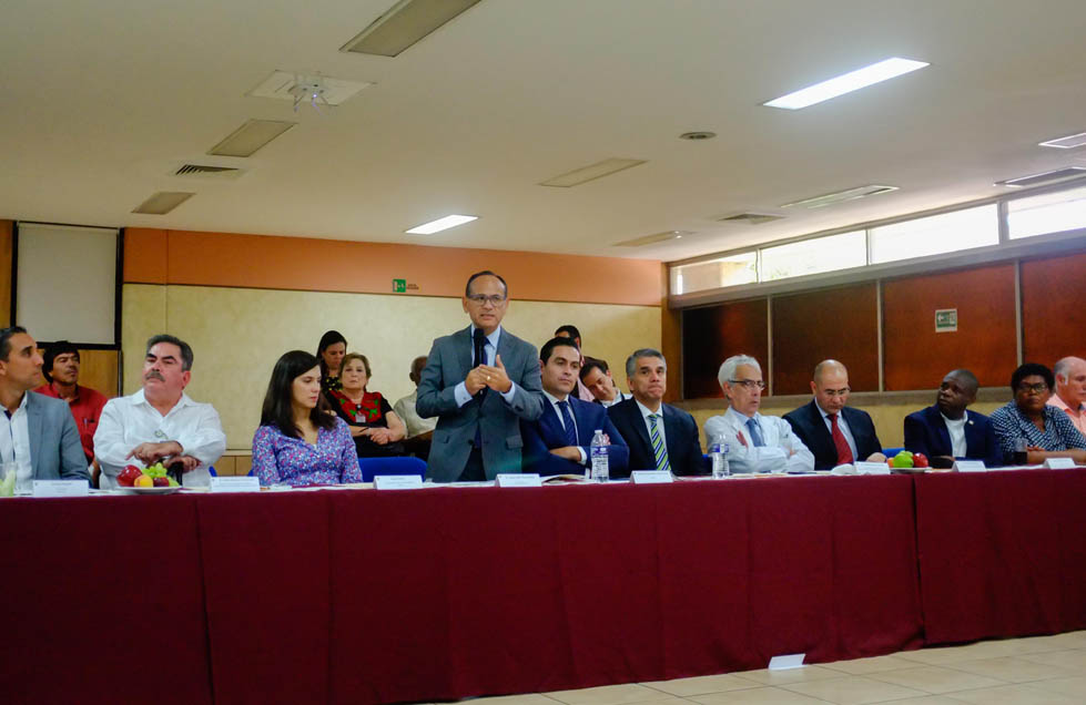 El evento se llevó a cabo en el auditorio del Hospital Civil de Guadalajara.