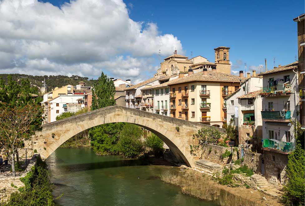 Puente de la Cárcel y la judería en Estrella.