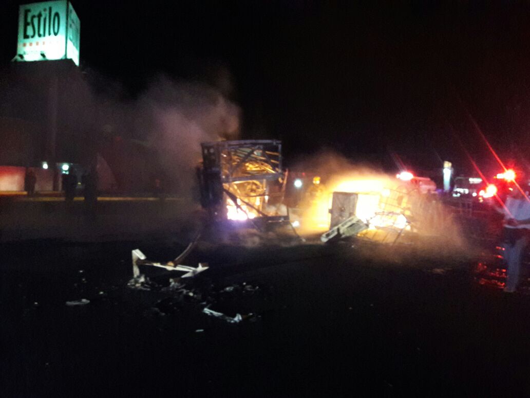 Se presume la camioneta transportaba gasolina robada. 