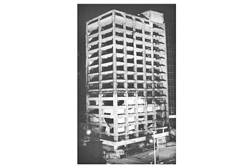 Hay construcciones abandonadas y terrenos baldíos que sirven a la especulación. 