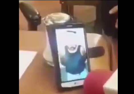 En la grabación, quien presuntamente sería el comunicador dice que recibía dinero de un grupo delictivo.