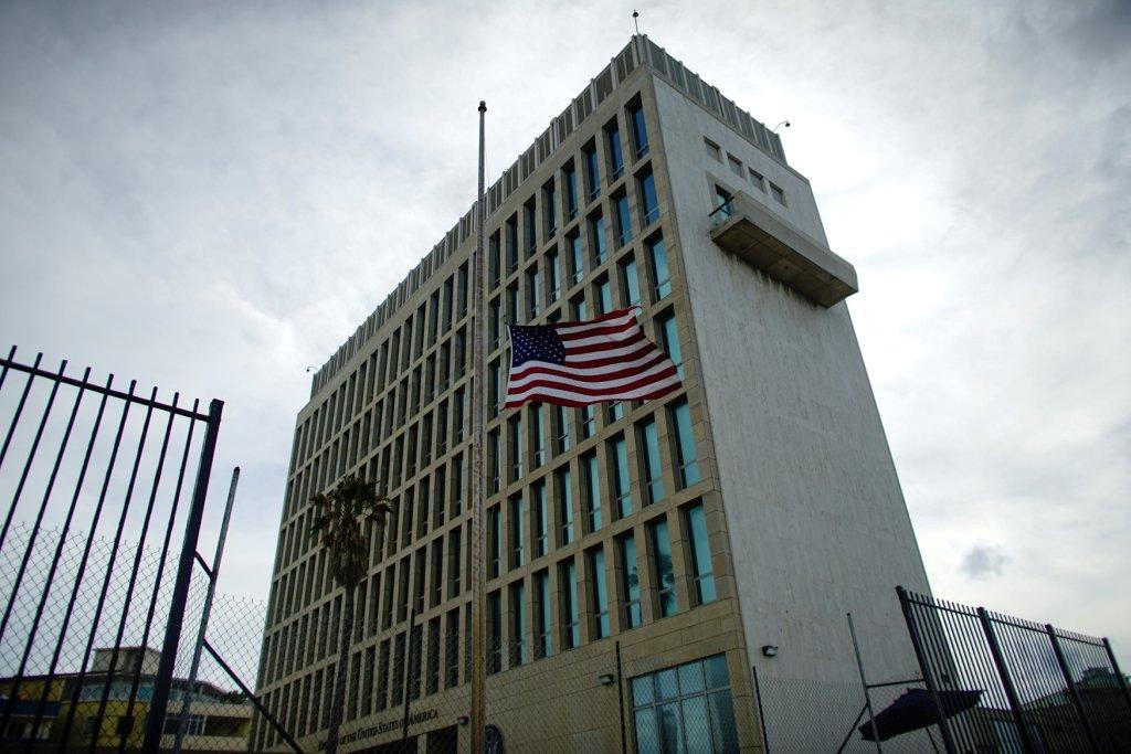 Ni la Marina ni el Departamento de Estado respondieron a solicitudes de comentarios sobre las grabaciones. Cuba ha negado ser responsable de los ataqu