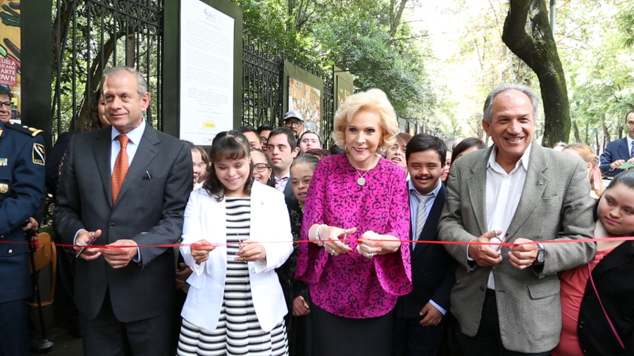 La colaboración de empresas como OHL México permite becar a los artistas. 