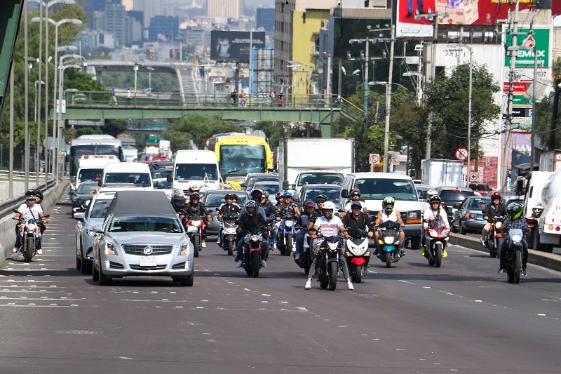 Decenas de motociclistas escoltaron la carroza fúnebre del fundador de La Unión de Tepito.