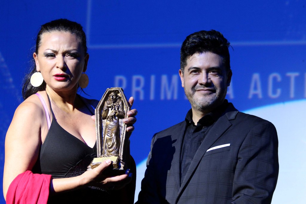Elpidia Carrillo recibió el Nosferatu de Oro por su trayectoria. 