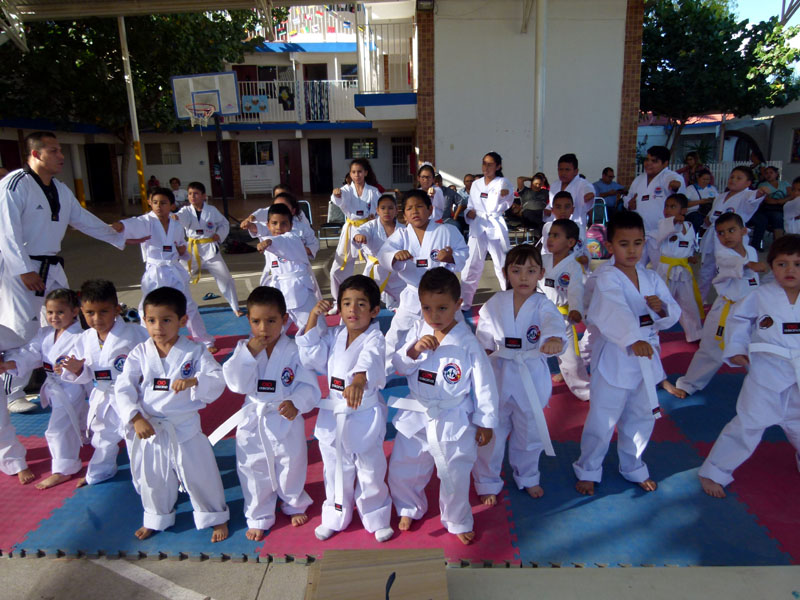 Alumnos de preescolar y primaria fueron evaluados en la disciplina de Taekwondo. 